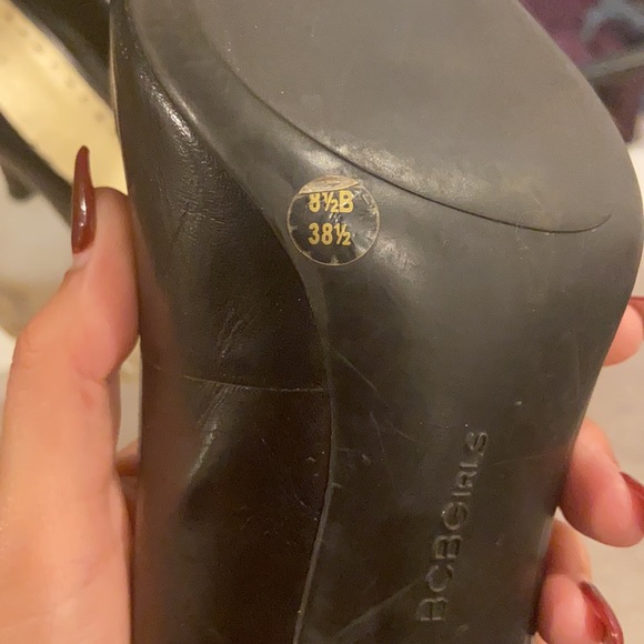 BCBGirls 8.5 pointed toe black heels - Picture 5 of 6